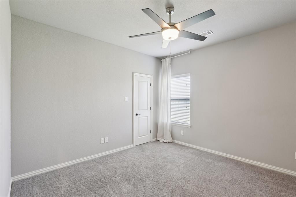 1020 Jesse James Lane Springtown, TX 76082 - Photo 18 of 38