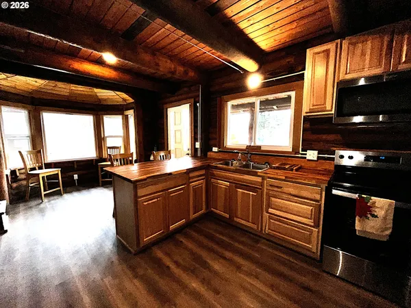$449,000 | 52633 McKenzie Highway, Blue River, OR 97413