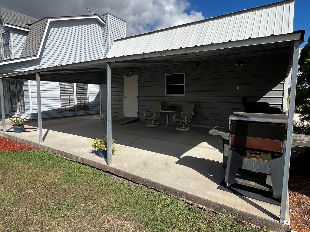 1100 Swiss Alp Hills Loop Schulenburg, TX 78956 - Photo 30 of 40 a backyard of a house with table and chairs