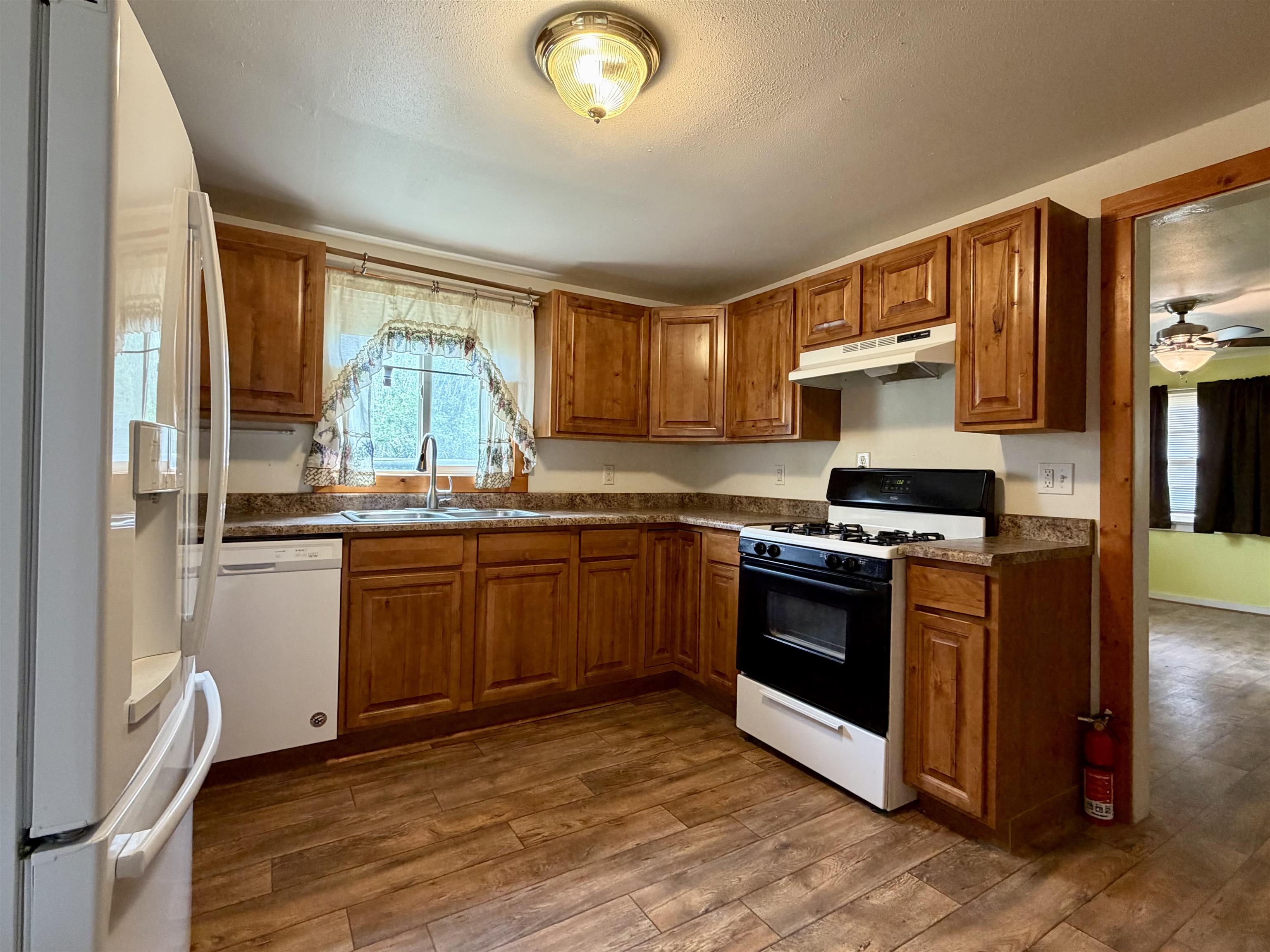 45 South Miles Street Baggs, WY 82321 - Photo 7 of 28