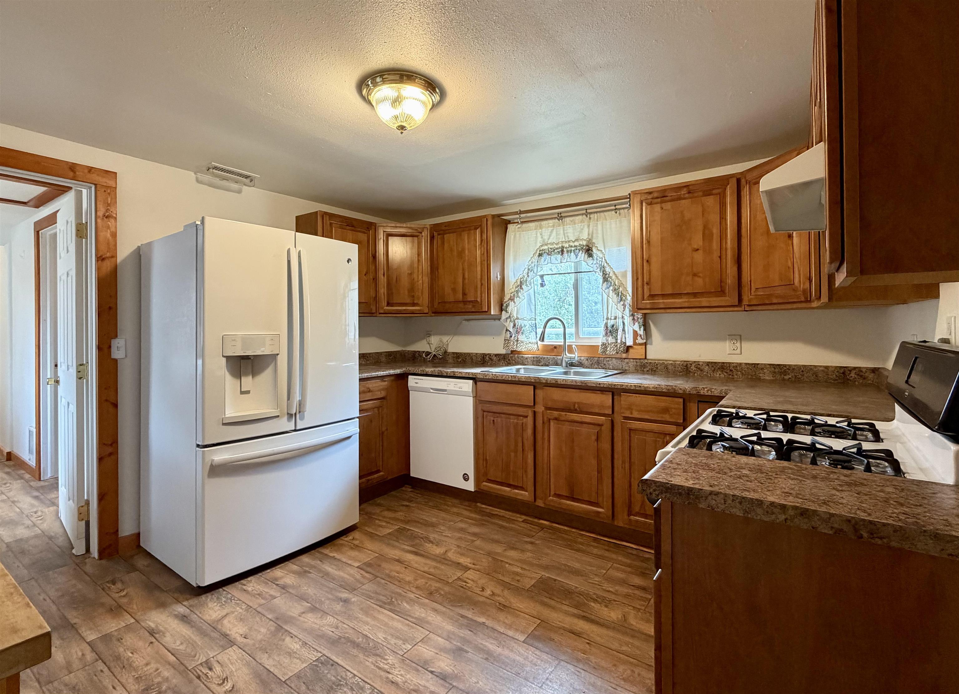 45 South Miles Street Baggs, WY 82321 - Photo 8 of 28