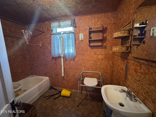 $225,000 | 201 Taylor Avenue, Jamestown, TN 38556