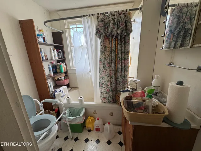 $225,000 | 201 Taylor Avenue, Jamestown, TN 38556