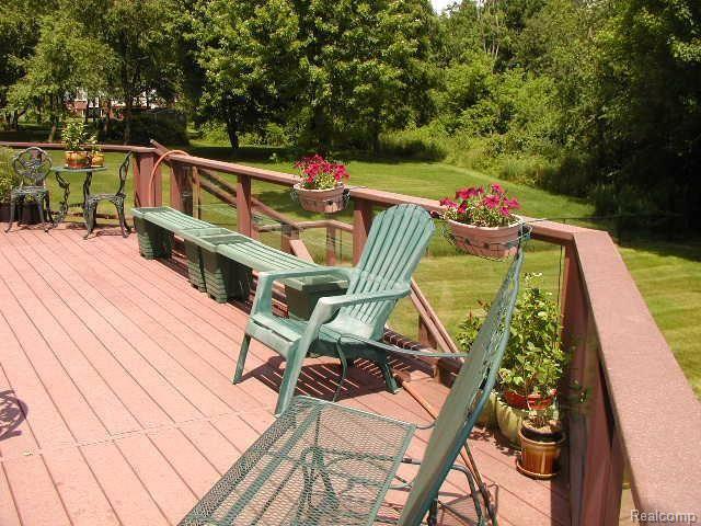 1093 Seville Road Rochester, MI 48309 - Photo 23 of 25 deck2