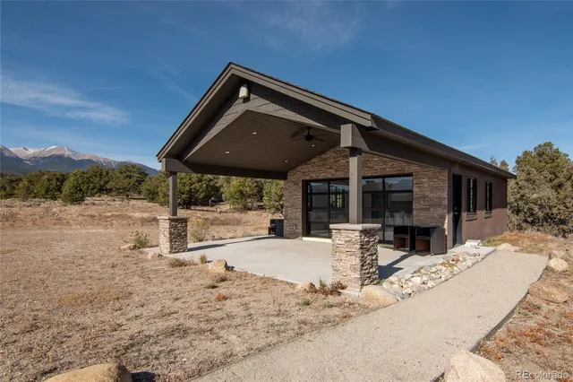 a view of a hall with sitting area