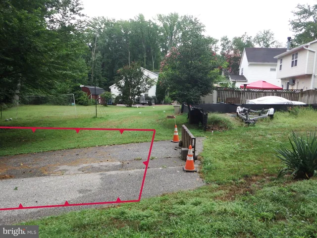 a view of a small yard