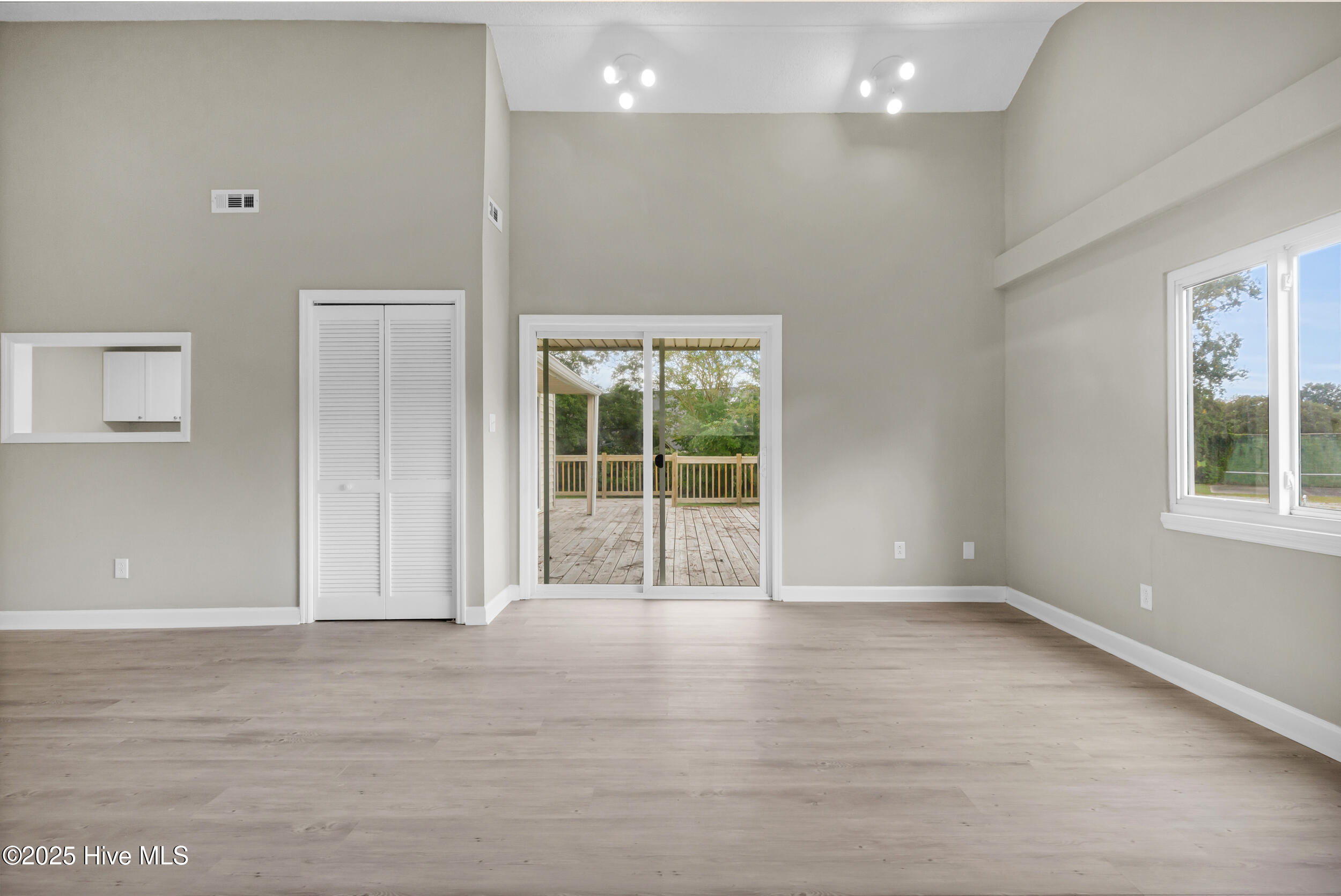 125 Pirates Road, Unit 8 New Bern, NC 28562 - Photo 11 of 30 17_20