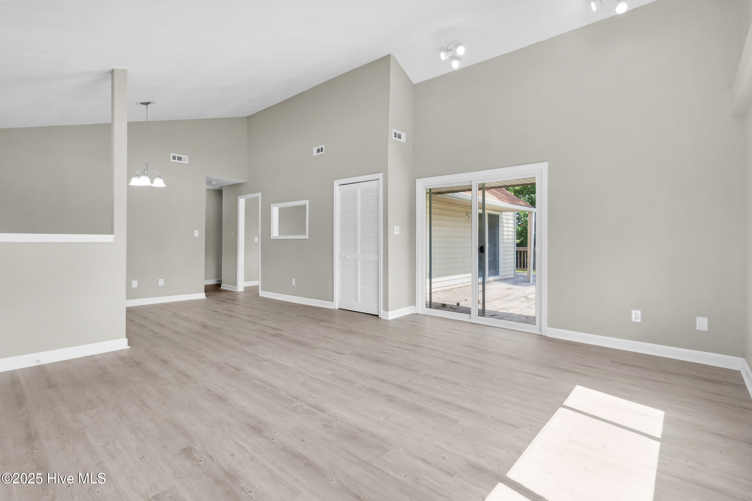 125 Pirates Road, Unit 8 New Bern, NC 28562 - Photo 3 of 30 3_8