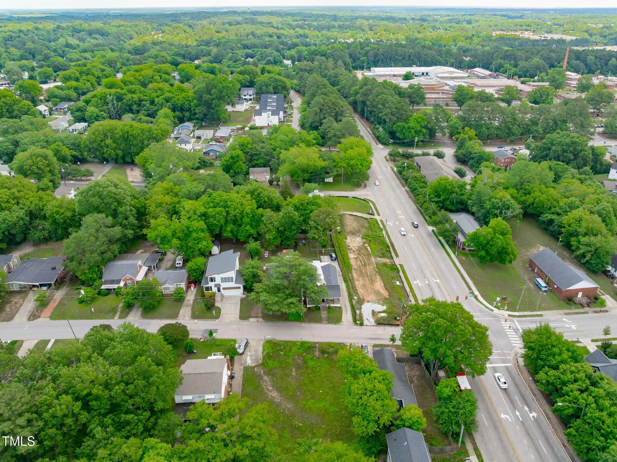 914 South State Street Raleigh, NC 27601 - Photo 7 of 10 an aerial view of residential houses with outdoor space and street view