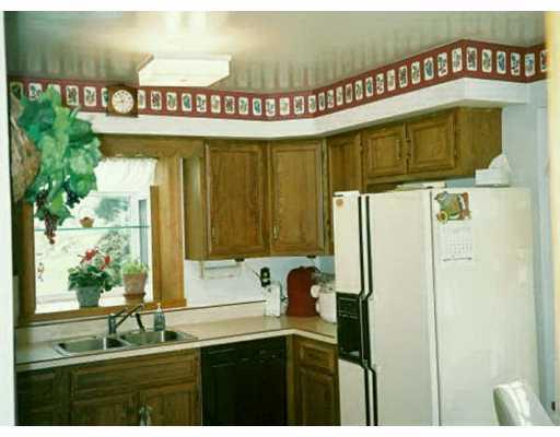 179 Logan Road Gibsonia, PA 15044 - Photo 3 of 8 Kitchen.
