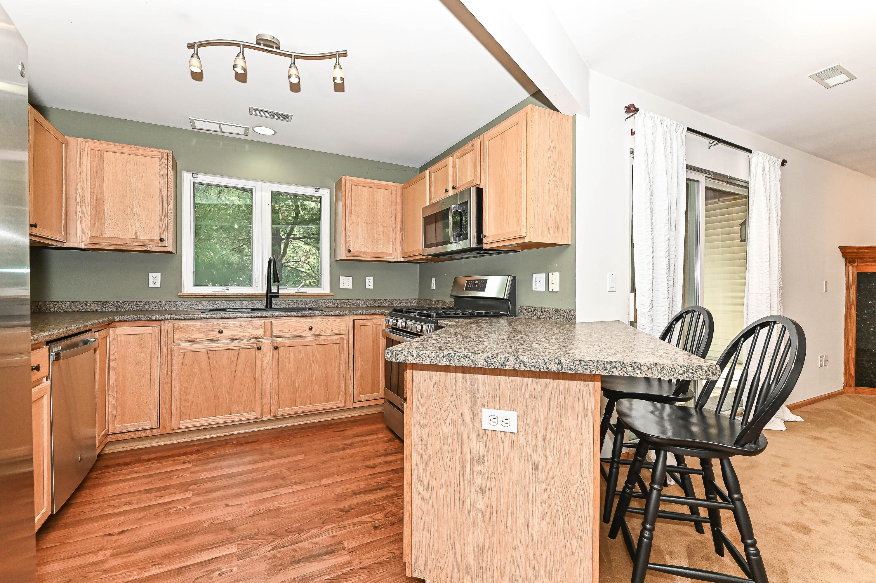 91 Potawatomi Road, Unit G1 Williams Bay, WI 53191 - Photo 15 of 49 Kitchen