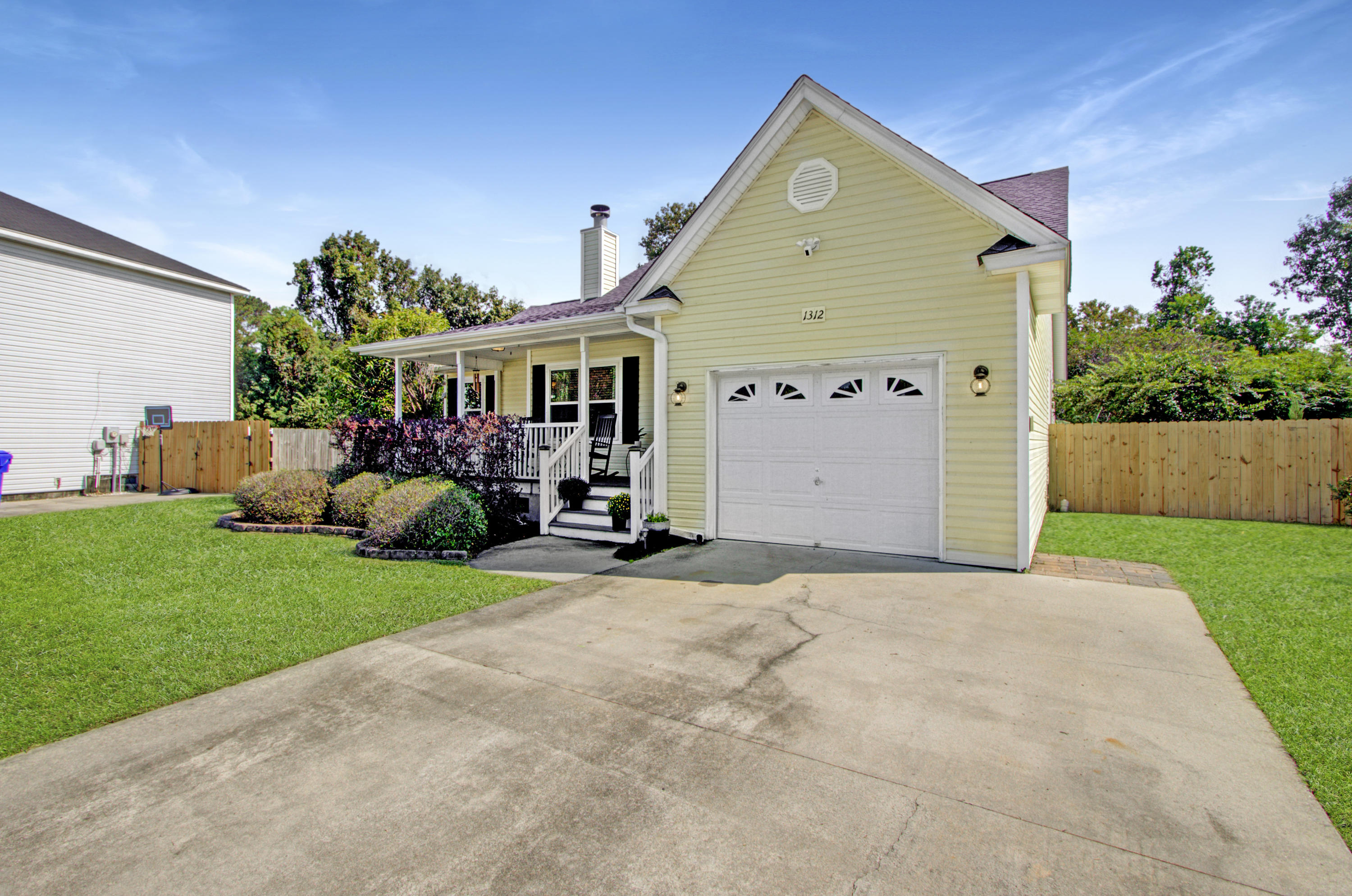 1312 Mapleton Avenue Charleston, SC 29412 - Photo 4 of 21 Large Front Porch