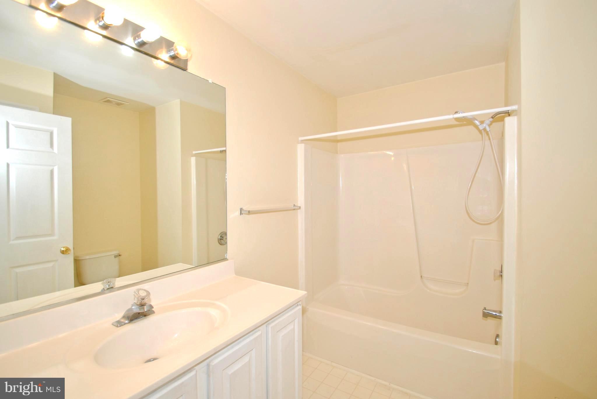 71 Jones Station Road Arnold, MD 21012 - Photo 21 of 26 Attractively Appointed Hall Hall Bath