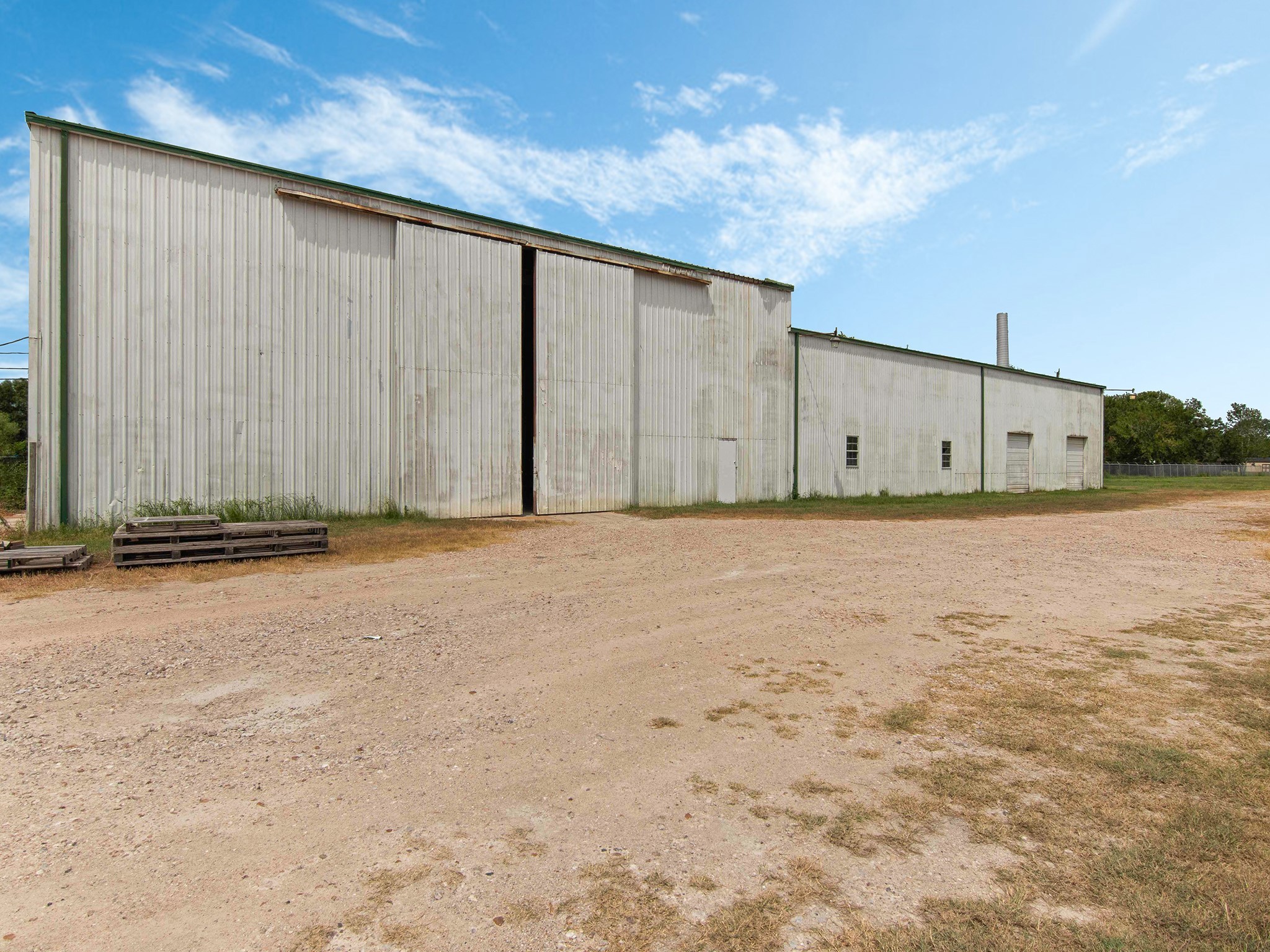 3149 Harkey Road Pearland, TX 77584 - Photo 11 of 14 a view of a garage