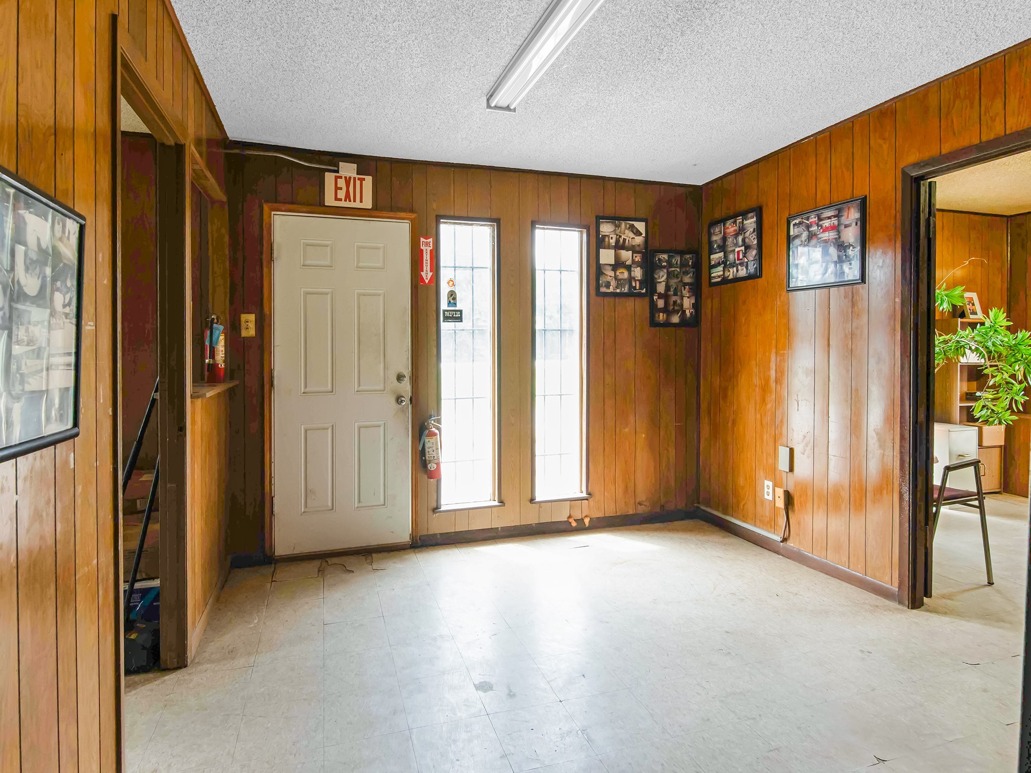 3149 Harkey Road Pearland, TX 77584 - Photo 5 of 14 an empty room with windows and closet area