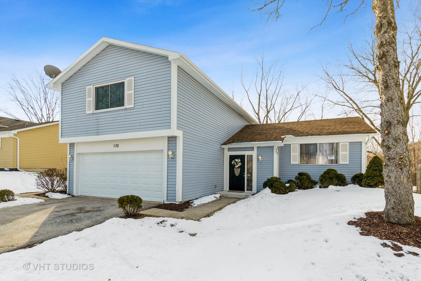 130 Oriole Road Matteson, IL 60443 - Photo 1 of 19 a front view of a house with a yard