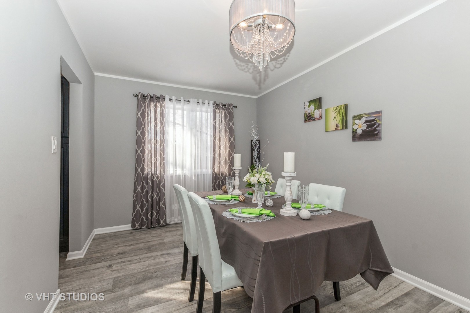 130 Oriole Road Matteson, IL 60443 - Photo 5 of 19 a view of a dining room with furniture and chandelier