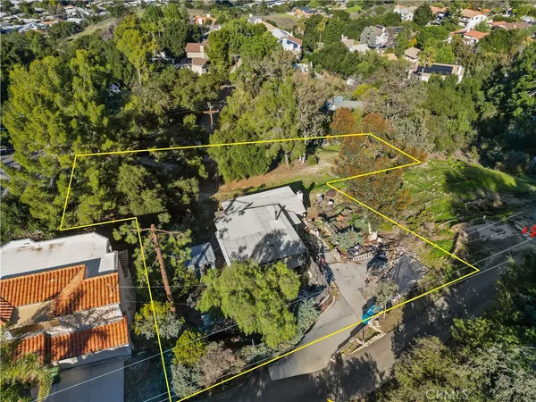 an aerial view of a yard