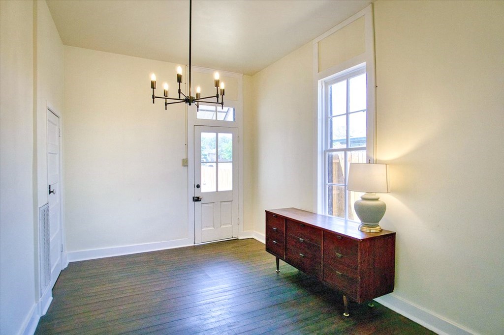 109 North Live Oak Street Mason, TX 76856 - Photo 8 of 22 a living room with furniture and a window