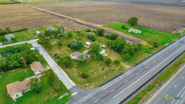 $159,900 | 10610 Highway 185, Victoria, TX 77905