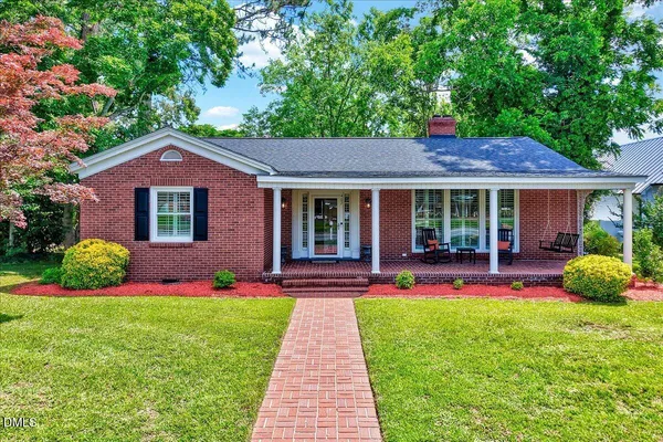 $330,000 | 402 North Main Street, Four Oaks, NC 27524