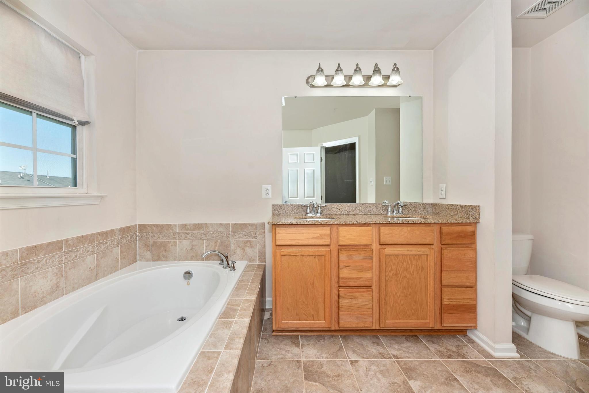 2066 Spring Run Circle Frederick, MD 21702 - Photo 19 of 32 Primary Bathroom