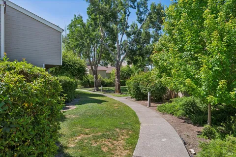 $589,000 | 4704 Shade Tree Lane, Santa Rosa, CA 95405