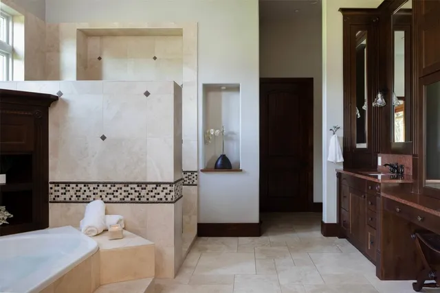 a en suite bathroom with a sink and a mirror