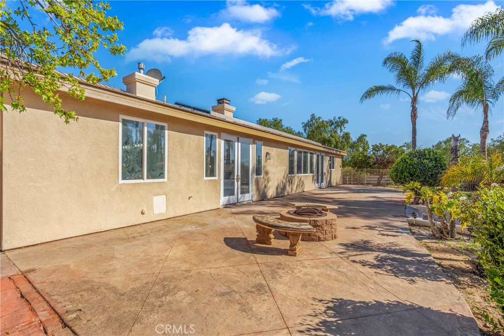 17741 Laurel Grove Road Riverside, CA 92504 - Photo 59 of 62 a backyard of a house with outdoor seating