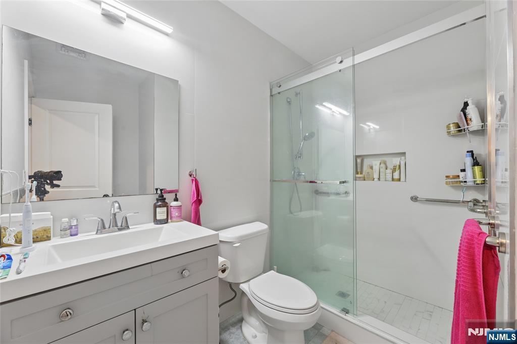 1 Hamilton Place Tenafly, NJ 07670 - Photo 24 of 44