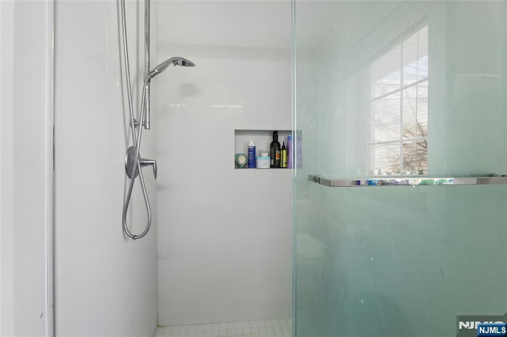 1 Hamilton Place Tenafly, NJ 07670 - Photo 31 of 44