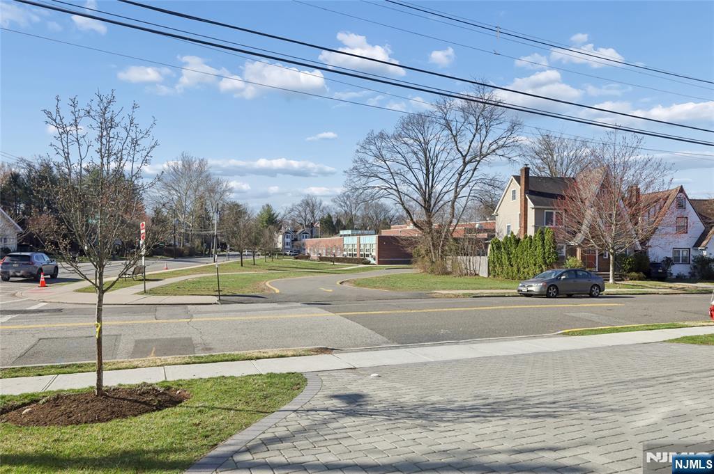 1 Hamilton Place Tenafly, NJ 07670 - Photo 7 of 44