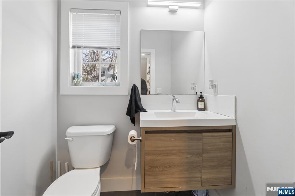 1 Hamilton Place Tenafly, NJ 07670 - Photo 8 of 44