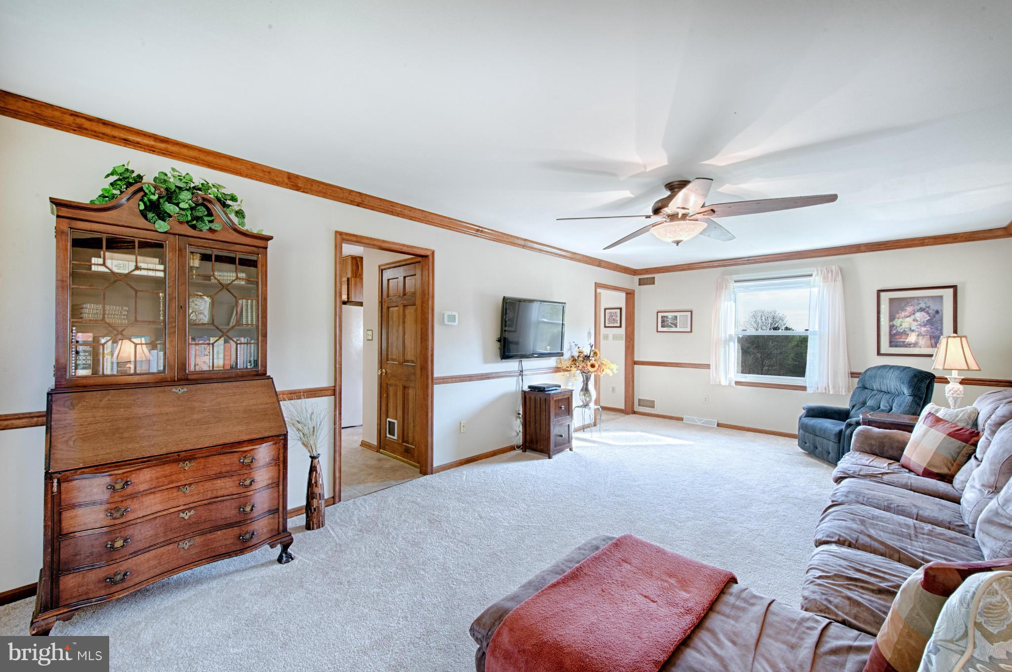 2300 Jerrys Road Street, MD 21154 - Photo 9 of 28 Living Room