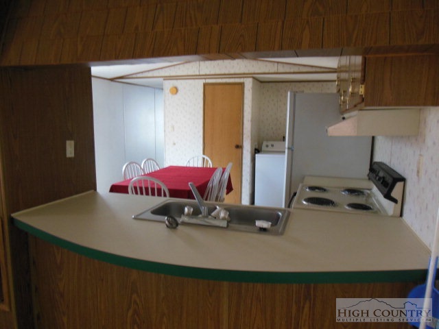 522 Quincy Road Sparta, NC 28675 - Photo 3 of 20 a room with gym equipment