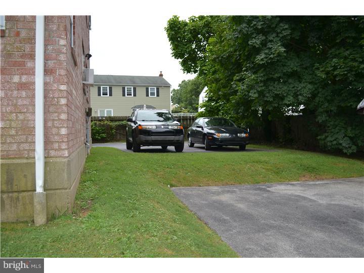 846 Garrett Lane Springfield, PA 19064 - Photo 2 of 21 Exterior Back