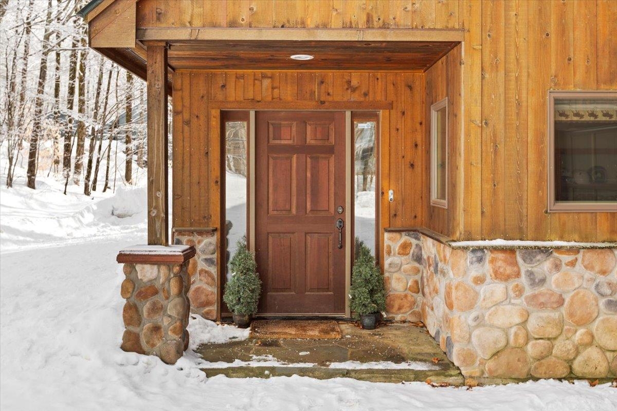 14 Sap Bucket Road Winhall, VT 05340 - Photo 2 of 40