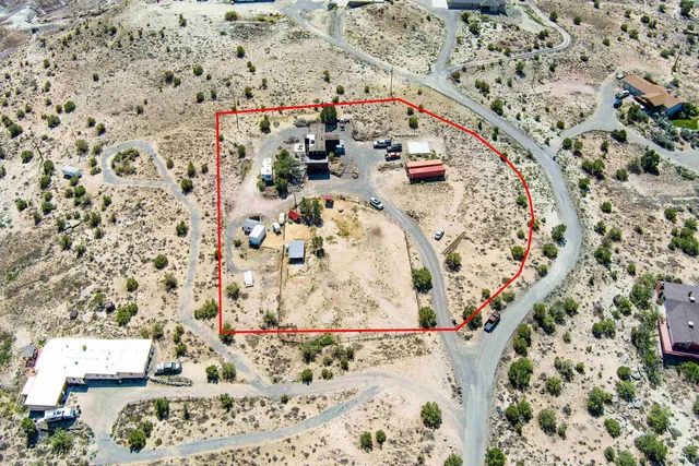 a view of a dry yard