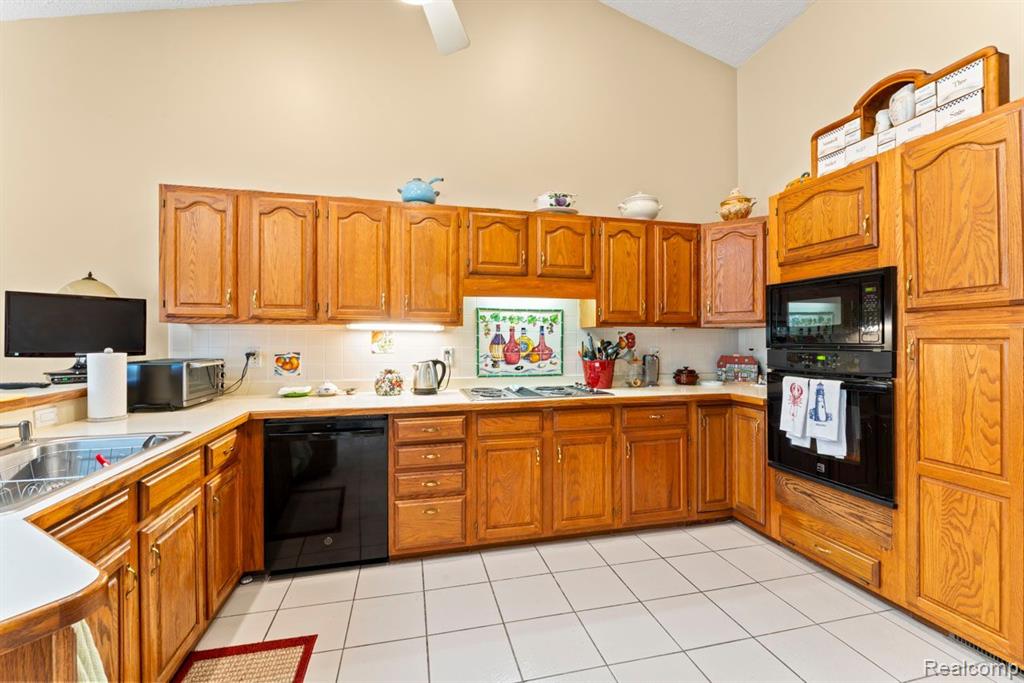 6717 Ridgeview Drive Clarkston, MI 48346 - Photo 27 of 46