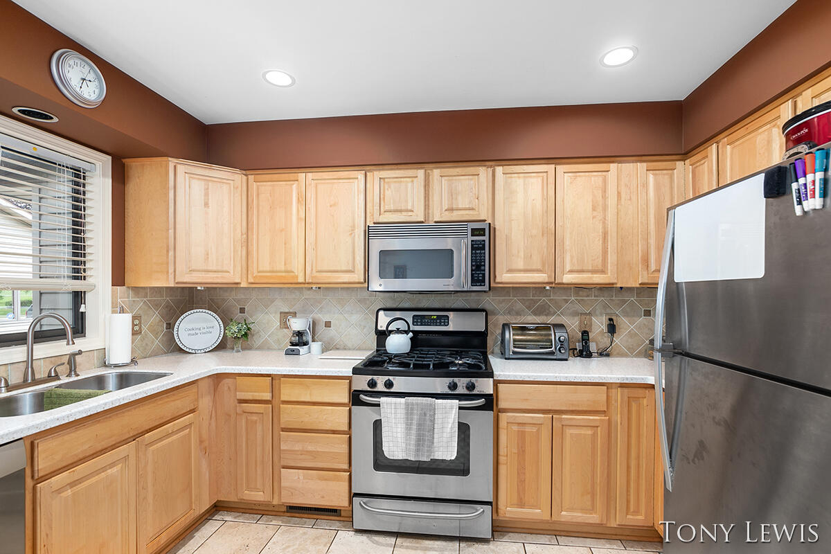 2608 Inverness Road Southeast Grand Rapids, MI 49546 - Photo 5 of 32 Remodeled kitchen w/corian