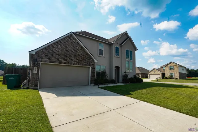 $385,000 | 21445 West Grove Drive, Zachary, LA 70791