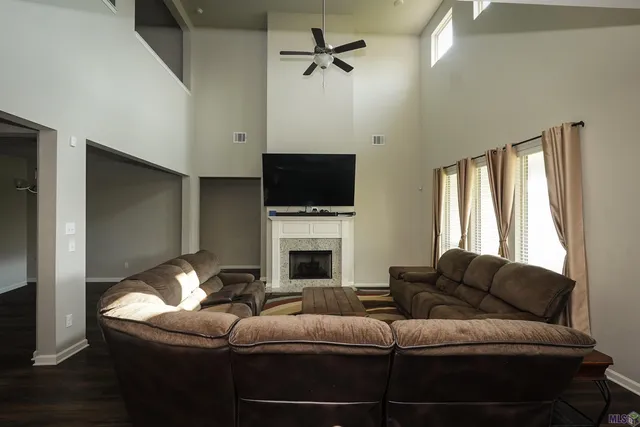 $385,000 | 21445 West Grove Drive, Zachary, LA 70791