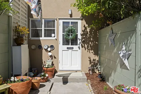 $637,500 | 5464 Village Green, Los Angeles, CA 90016