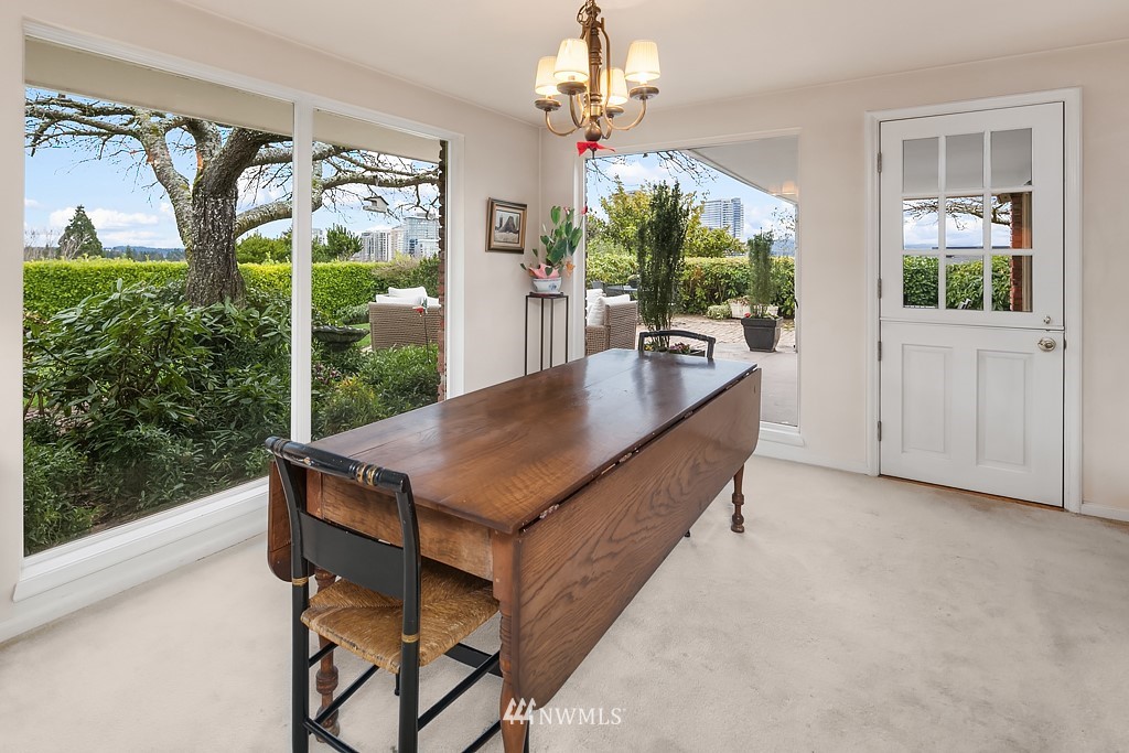 9676 Hilltop Road Bellevue, WA 98004 - Photo 16 of 17