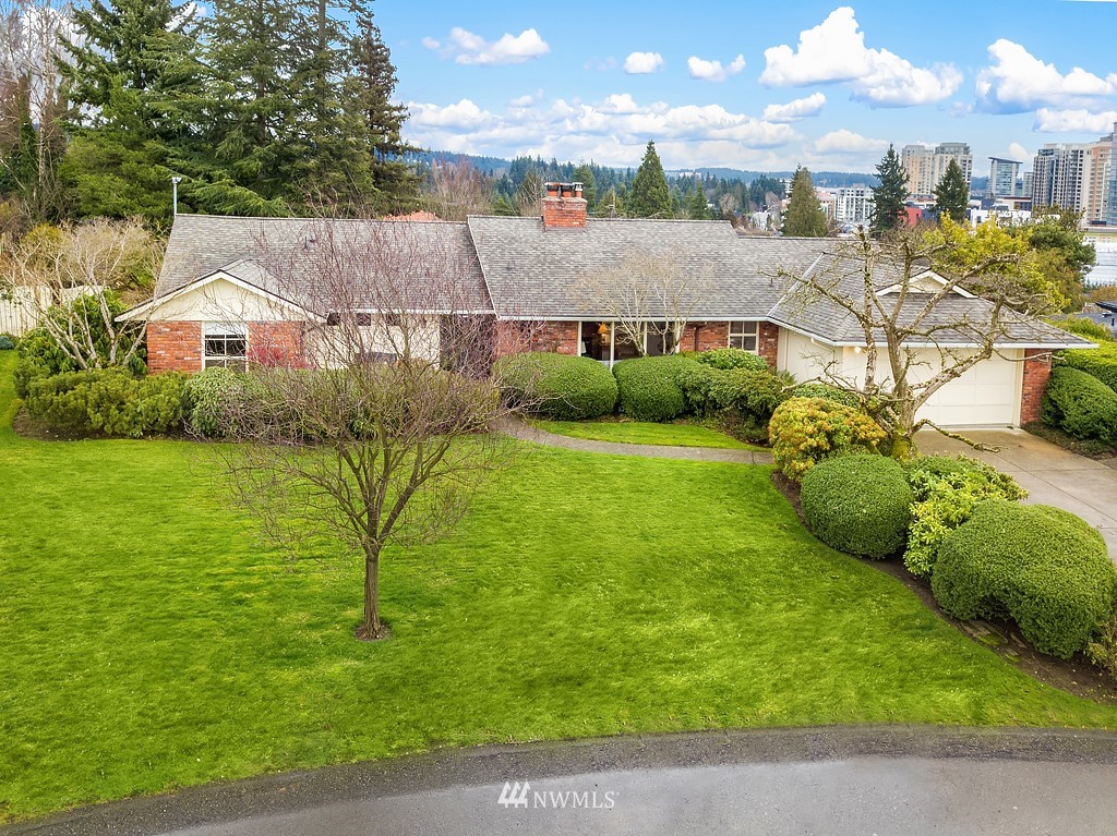 9676 Hilltop Road Bellevue, WA 98004 - Photo 6 of 17