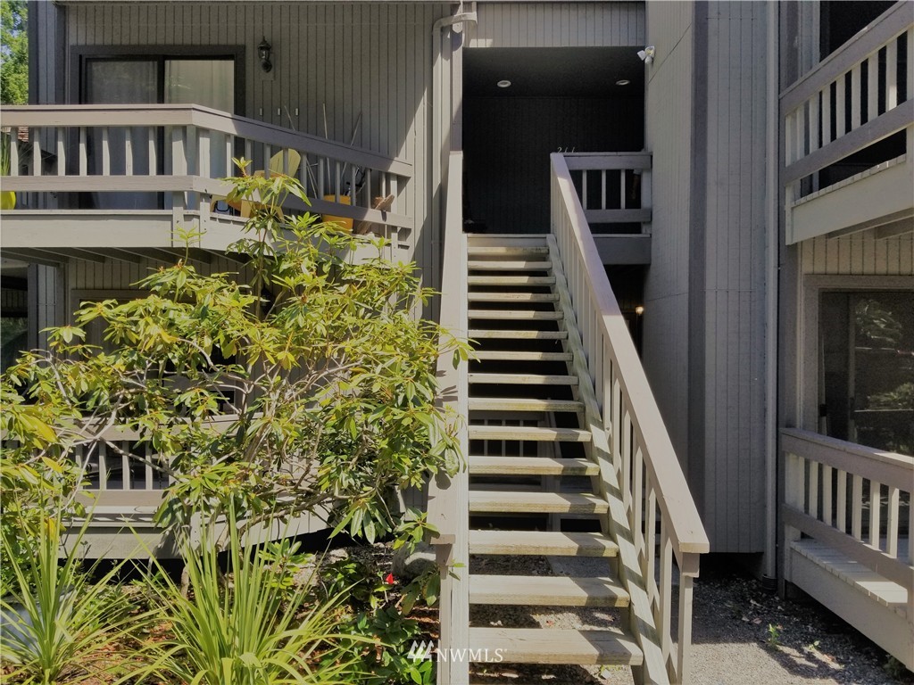 98 Armadale Road, Unit 211 San Juan Island, WA 98250 - Photo 2 of 15 a view of entryway with a front door