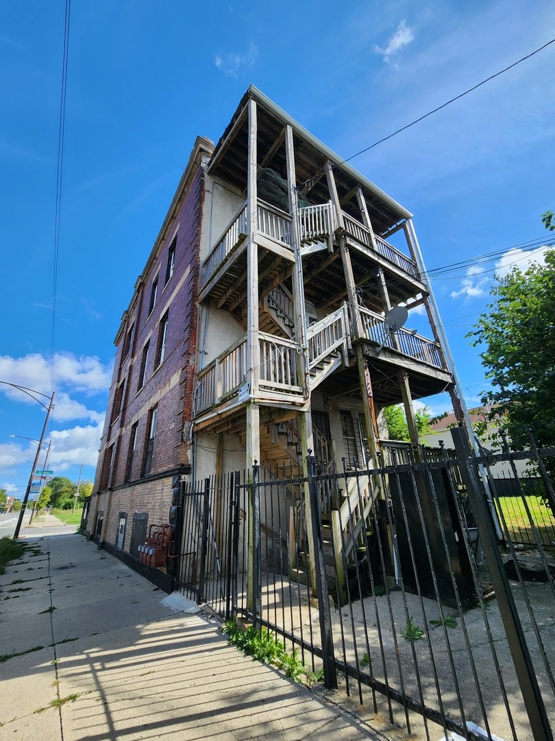 1600 South St Louis Avenue Chicago, IL 60623 - Photo 3 of 4 a front view of a house