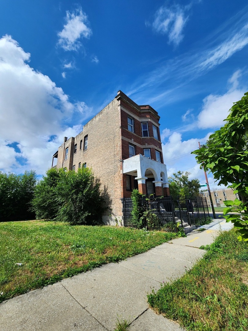1600 South St Louis Avenue Chicago, IL 60623 - Photo 4 of 4 a front view of a house with a yard