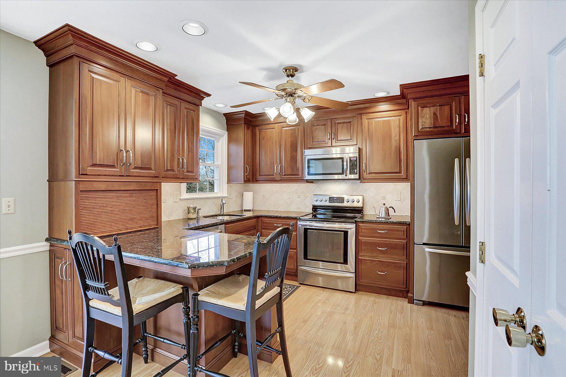 186 Pheasant Road Grantville, PA 17028 - Photo 9 of 42 Kitchen with granite countertops