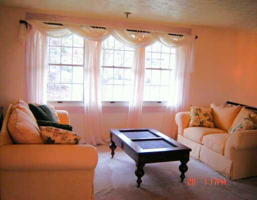 1476 Mayview Road Upper St. Clair, PA 15241 - Photo 2 of 8 Living Room.